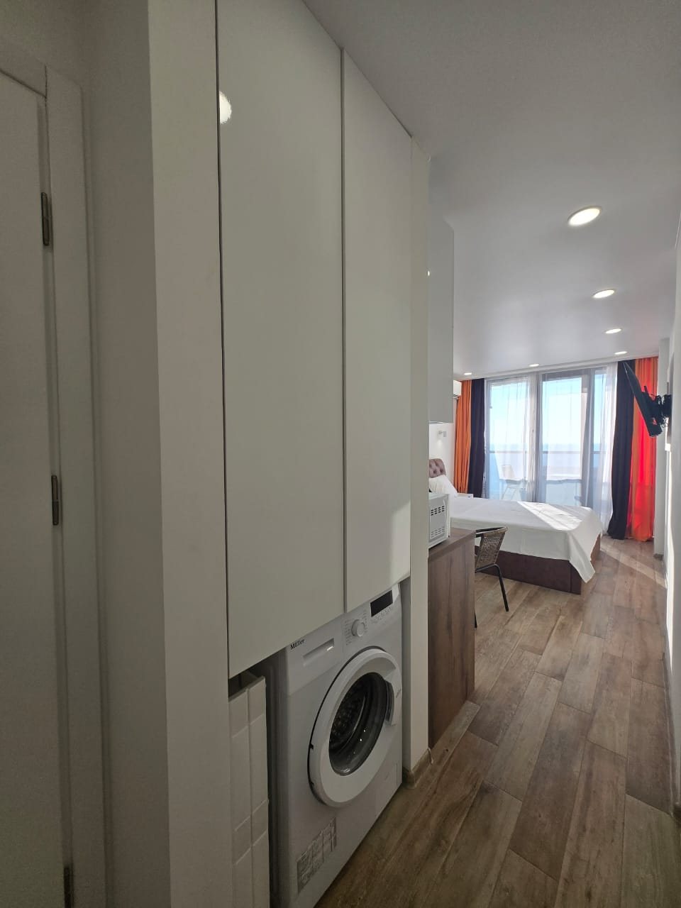 NEXT APARTMENTS: прихожая, шкаф со стиральной машиной