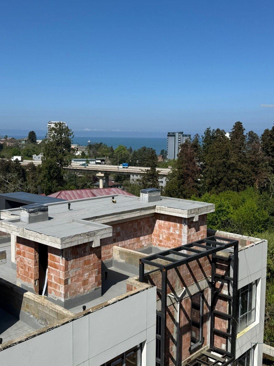 Villa Makhinjauri: вид с крыши в сторону моря