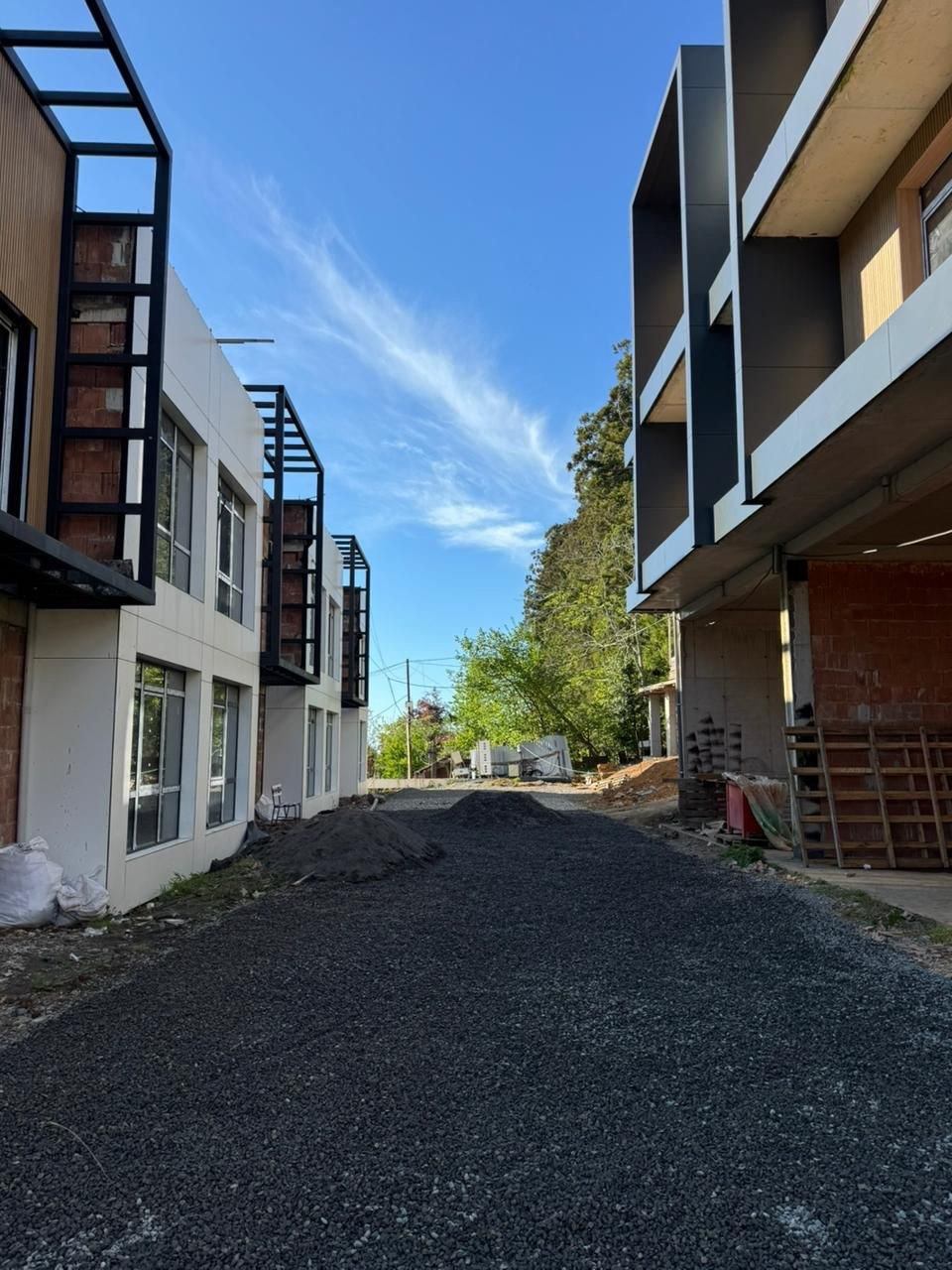 Villa Makhinjauri: въезд и вид на комплекс